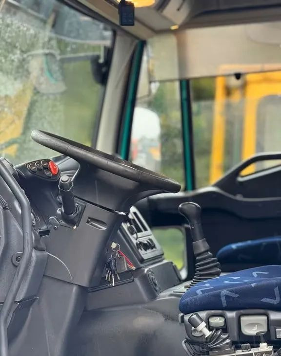 Iveco TRAKKER 450 6x4 WYWROTKA MELLER | EURO 5 | MANUAL | KLIMA | RETARDER | PRZEBIEG 364 000km ! - Kipper vrachtwagen: afbeelding 5 Iveco TRAKKER 450 6x4 WYWROTKA MELLER | EURO 5 | MANUAL | KLIMA | RETARDER | PRZEBIEG 364 000km ! - Kipper vrachtwagen: afbeelding 5