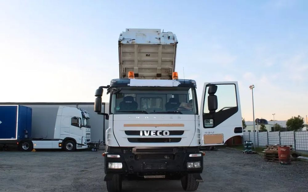 Iveco Trakker 450 | Meiller Trójstronny Wywrot | 8x4 | Euro 5| Retarder | Bordmatic | Klimatyzacja - Kipper vrachtwagen: afbeelding 4 Iveco Trakker 450 | Meiller Trójstronny Wywrot | 8x4 | Euro 5| Retarder | Bordmatic | Klimatyzacja - Kipper vrachtwagen: afbeelding 4
