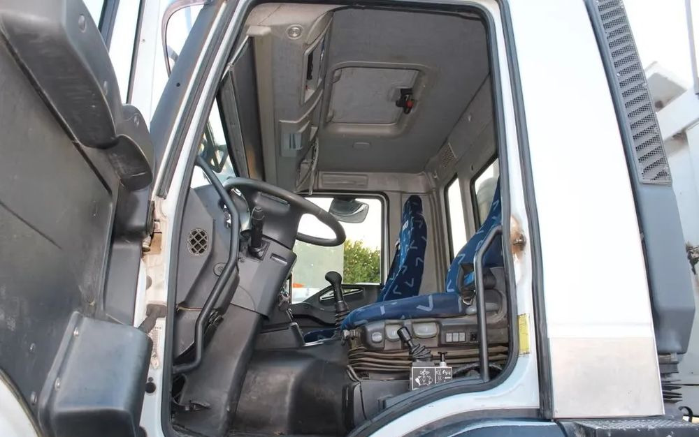 Iveco Trakker 450 | Meiller Trójstronny Wywrot | 8x4 | Euro 5| Retarder | Bordmatic | Klimatyzacja - Kipper vrachtwagen: afbeelding 3 Iveco Trakker 450 | Meiller Trójstronny Wywrot | 8x4 | Euro 5| Retarder | Bordmatic | Klimatyzacja - Kipper vrachtwagen: afbeelding 3