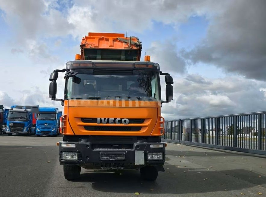 Iveco Trakker AD 360 – Trójstronny Wywrotka Meiller – 6x4 – Euro 5 - 279.067 km - Kipper vrachtwagen: afbeelding 4 Iveco Trakker AD 360 – Trójstronny Wywrotka Meiller – 6x4 – Euro 5 - 279.067 km - Kipper vrachtwagen: afbeelding 4
