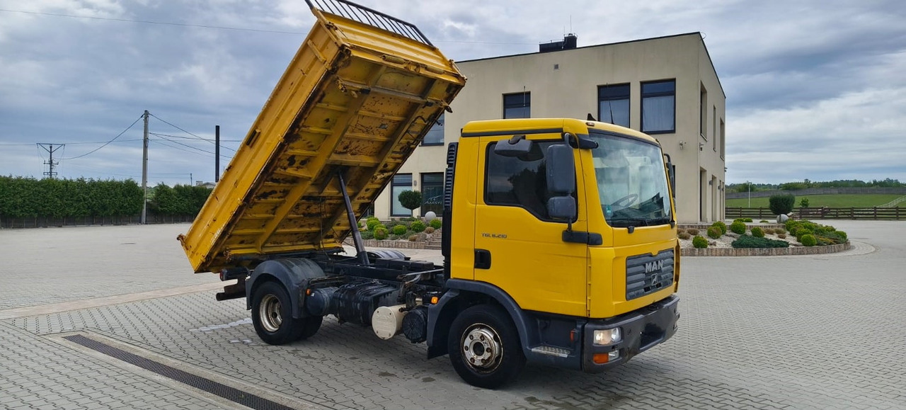 MAN TGL 8.210 * 2007 * 3-stronny KIPER * NOWE OPONY * MANUAL * RESOR * 3 MIEJSCA - Kipper vrachtwagen: afbeelding 1 MAN TGL 8.210 * 2007 * 3-stronny KIPER * NOWE OPONY * MANUAL * RESOR * 3 MIEJSCA - Kipper vrachtwagen: afbeelding 1