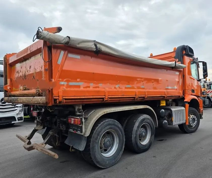 Mercedes-Benz Arocs 2645 6x4 – Wywrotka Meiller 3- stronny/ Manual / Retarder / BORDMATIK / Blatt/Blatt - Kipper vrachtwagen: afbeelding 5 Mercedes-Benz Arocs 2645 6x4 – Wywrotka Meiller 3- stronny/ Manual / Retarder / BORDMATIK / Blatt/Blatt - Kipper vrachtwagen: afbeelding 5