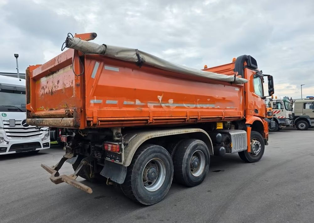 Mercedes-Benz Arocs 2645 /Allrad 6x4 / BB / Wywrotka trójstronna Meiller / Manual / Retarder / BORDMATIK / 320 000 km - Kipper vrachtwagen: afbeelding 4 Mercedes-Benz Arocs 2645 /Allrad 6x4 / BB / Wywrotka trójstronna Meiller / Manual / Retarder / BORDMATIK / 320 000 km - Kipper vrachtwagen: afbeelding 4