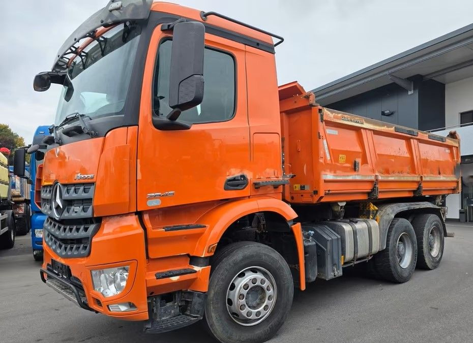 Mercedes-Benz Arocs 2645 /Allrad 6x4 / BB / Wywrotka trójstronna Meiller / Manual / Retarder / BORDMATIK / 320 000 km - Kipper vrachtwagen: afbeelding 1 Mercedes-Benz Arocs 2645 /Allrad 6x4 / BB / Wywrotka trójstronna Meiller / Manual / Retarder / BORDMATIK / 320 000 km - Kipper vrachtwagen: afbeelding 1