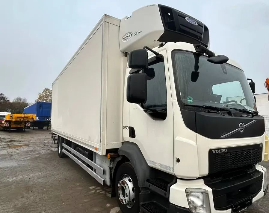 Volvo FL 250 | Chłodnia Carrier Supra -30°C | Hydrauliczna platforma załadunkowa | ogrzewanie postojowe | 187 654 km | Automatyczna skrzynia | Euro 6 |4x2 - Koelwagen vrachtwagen: afbeelding 1 Volvo FL 250 | Chłodnia Carrier Supra -30°C | Hydrauliczna platforma załadunkowa | ogrzewanie postojowe | 187 654 km | Automatyczna skrzynia | Euro 6 |4x2 - Koelwagen vrachtwagen: afbeelding 1