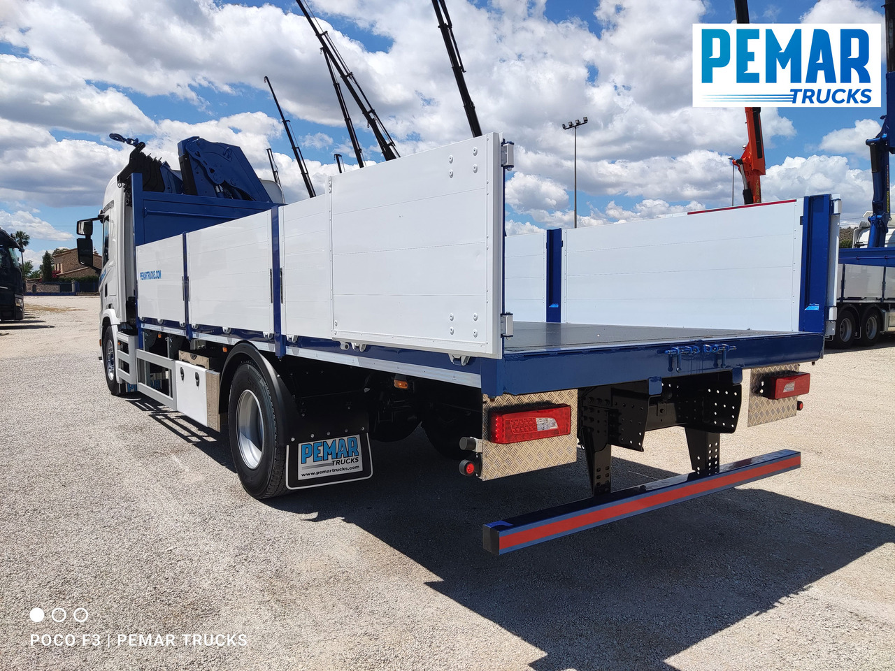 Vrachtwagen met open laadbak, Kraanwagen SCANIA P 370 4X2 GRUA CAJA FIJA: afbeelding 10