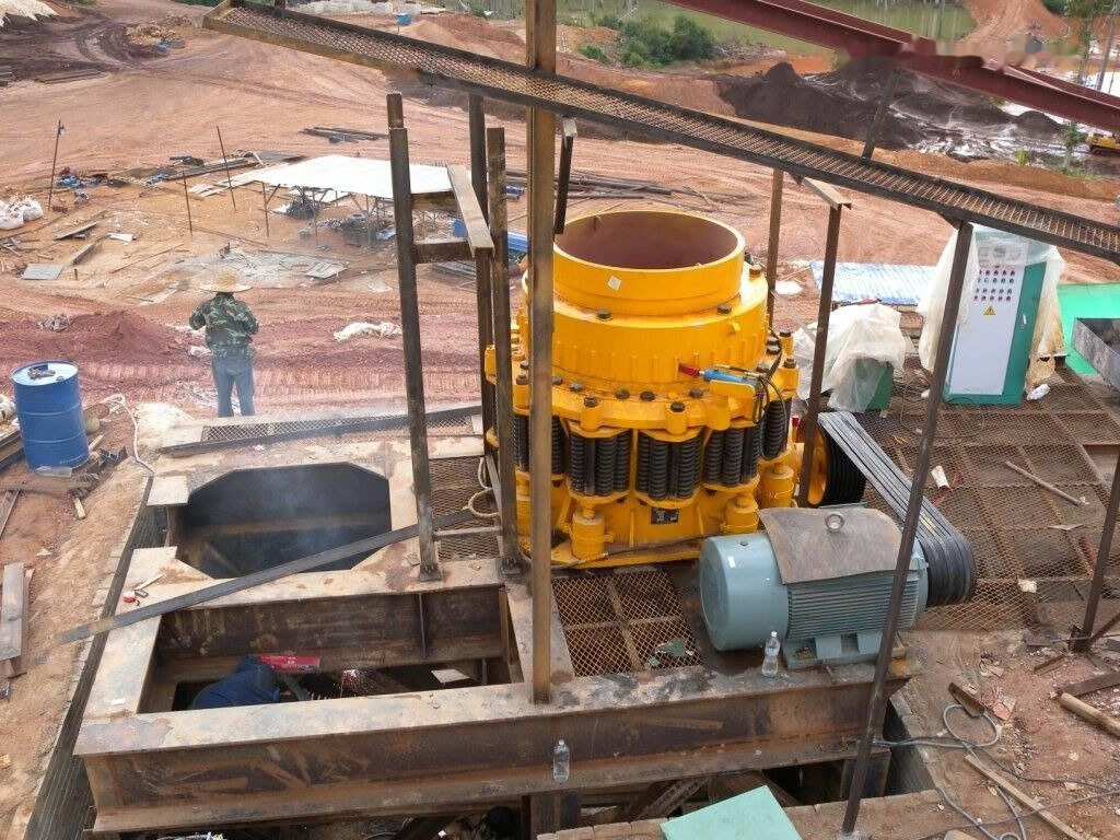 Kinglink Hematite Iron Ore Cone Crusher KLC1300 - Kegelbreker: afbeelding 1 Kinglink Hematite Iron Ore Cone Crusher KLC1300 - Kegelbreker: afbeelding 1