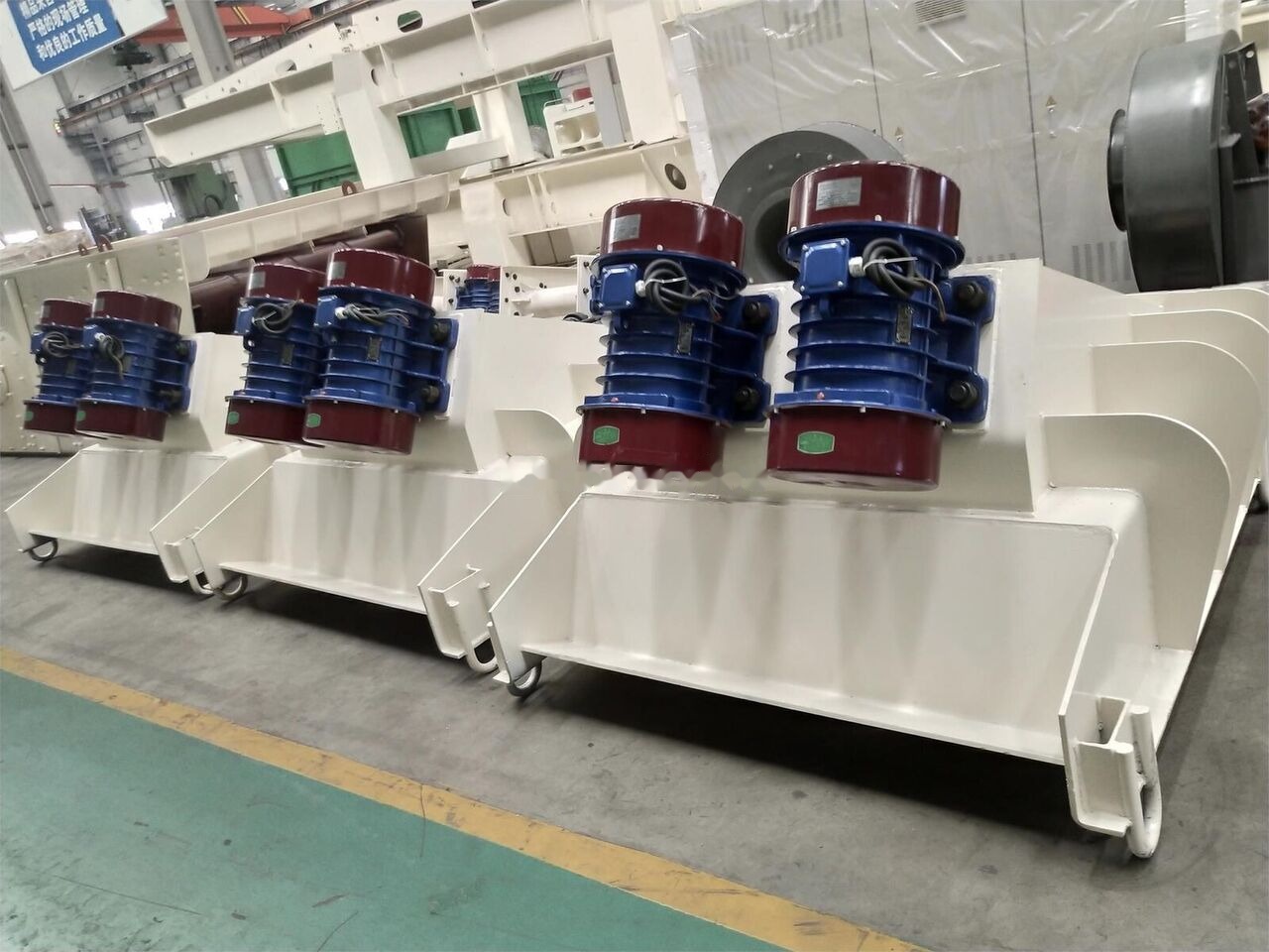 Kinglink Transit Hopper Pan Vibrating feeder GZG1012 - Mijnbouw machine: afbeelding 1 Kinglink Transit Hopper Pan Vibrating feeder GZG1012 - Mijnbouw machine: afbeelding 1