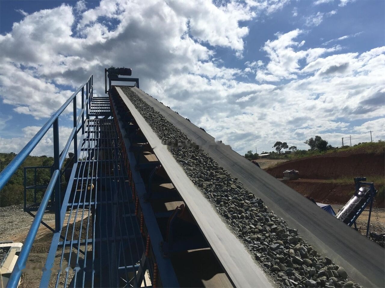 Kinglink USINE DE CONCASSAGE DE PIERRES DE RIVIÈRE DE 150 TPH - Breekmachine: afbeelding 1 Kinglink USINE DE CONCASSAGE DE PIERRES DE RIVIÈRE DE 150 TPH - Breekmachine: afbeelding 1