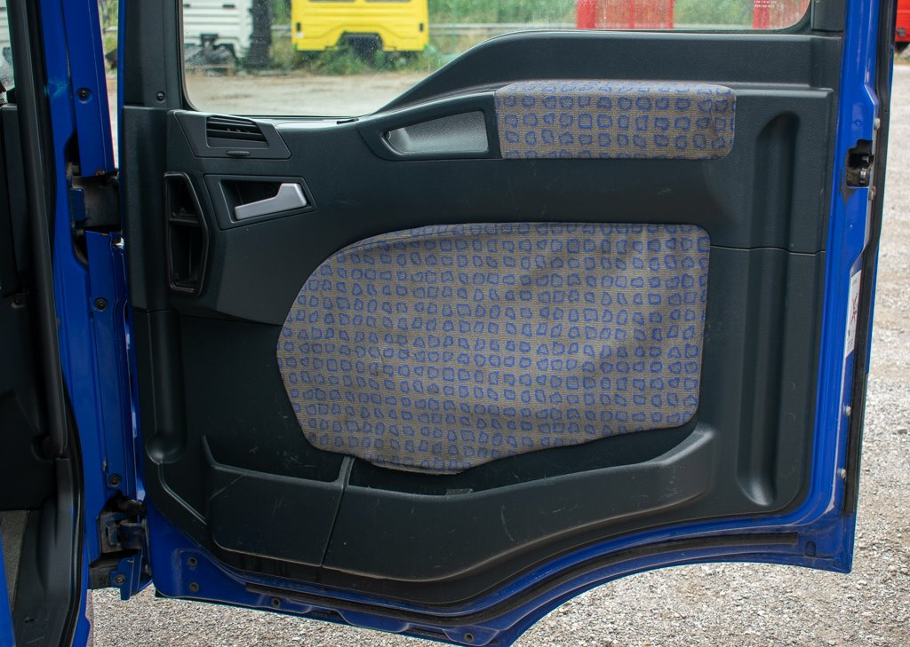 MAN TGA DOOR LINING - PASSENGER - Deur en onderdelen voor Vrachtwagen: afbeelding 1 MAN TGA DOOR LINING - PASSENGER - Deur en onderdelen voor Vrachtwagen: afbeelding 1