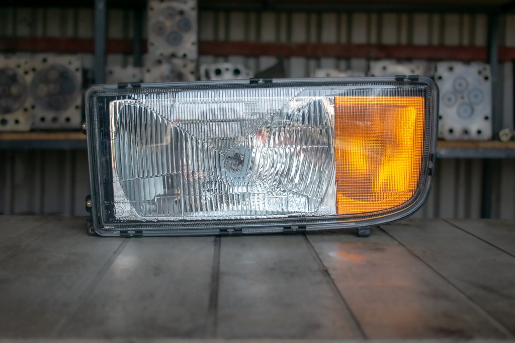 MERCEDES-BENZ ACTROS MP I HEADLIGHT - DRIVER - Koplamp voor Vrachtwagen: afbeelding 1 MERCEDES-BENZ ACTROS MP I HEADLIGHT - DRIVER - Koplamp voor Vrachtwagen: afbeelding 1