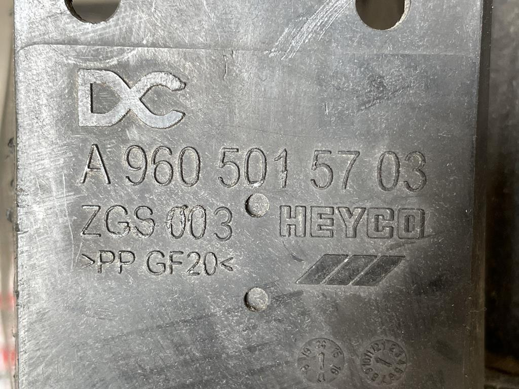 MERCEDES-BENZ ACTROS MP4 ZGS 004 - A 960 501 5703 - Expansietank voor Vrachtwagen: afbeelding 2 MERCEDES-BENZ ACTROS MP4 ZGS 004 - A 960 501 5703 - Expansietank voor Vrachtwagen: afbeelding 2