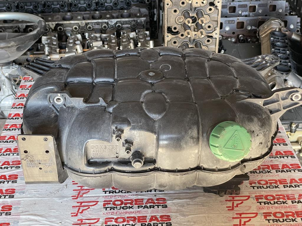 MERCEDES-BENZ ACTROS MP4 ZGS 004 - A 960 501 7903 - Expansietank voor Vrachtwagen: afbeelding 1 MERCEDES-BENZ ACTROS MP4 ZGS 004 - A 960 501 7903 - Expansietank voor Vrachtwagen: afbeelding 1
