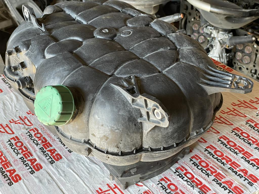 MERCEDES-BENZ ACTROS MP4 ZGS 004 - A 960 501 7903 - Expansietank voor Vrachtwagen: afbeelding 3 MERCEDES-BENZ ACTROS MP4 ZGS 004 - A 960 501 7903 - Expansietank voor Vrachtwagen: afbeelding 3