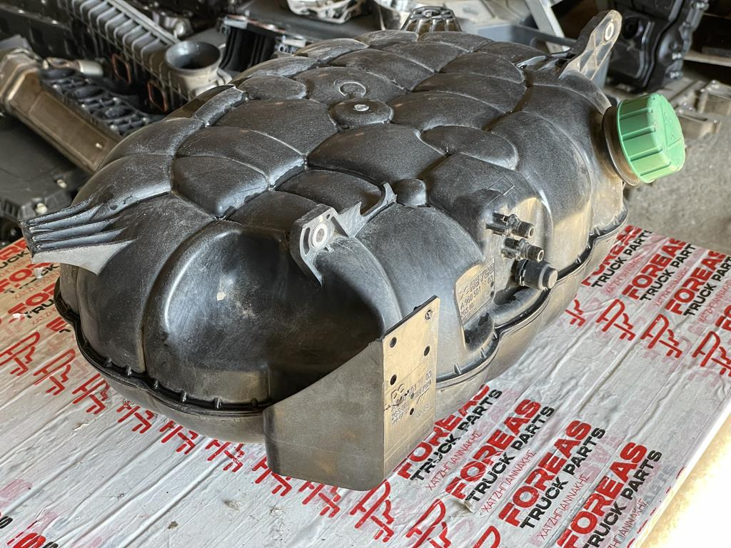 MERCEDES-BENZ ACTROS MP4 ZGS 004 - A 960 501 7903 - Expansietank voor Vrachtwagen: afbeelding 2 MERCEDES-BENZ ACTROS MP4 ZGS 004 - A 960 501 7903 - Expansietank voor Vrachtwagen: afbeelding 2