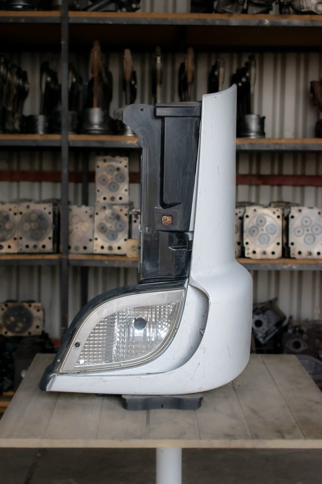 MERCEDES-BENZ ATEGO II WITH FLASH - DRIVER - Bumperhoek voor Vrachtwagen: afbeelding 1 MERCEDES-BENZ ATEGO II WITH FLASH - DRIVER - Bumperhoek voor Vrachtwagen: afbeelding 1