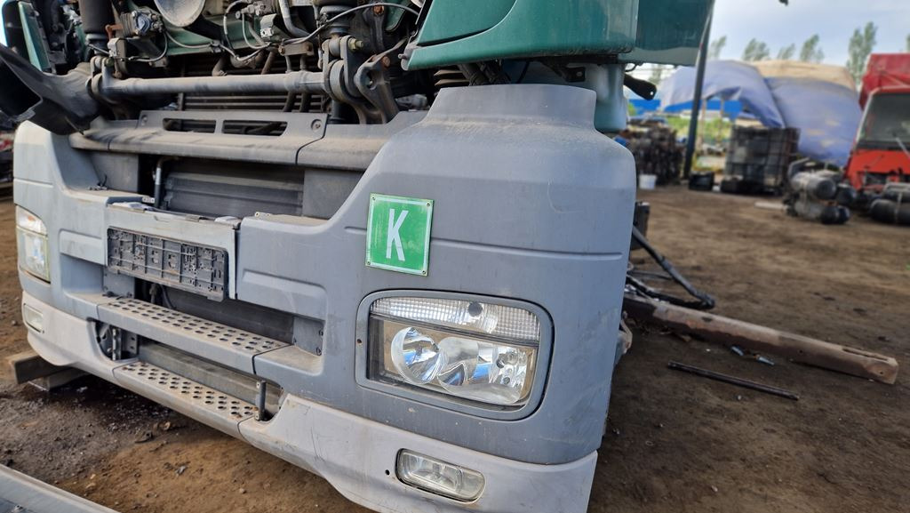 MERCEDES-BENZ AXOR - Bumper voor Vrachtwagen: afbeelding 2 MERCEDES-BENZ AXOR - Bumper voor Vrachtwagen: afbeelding 2