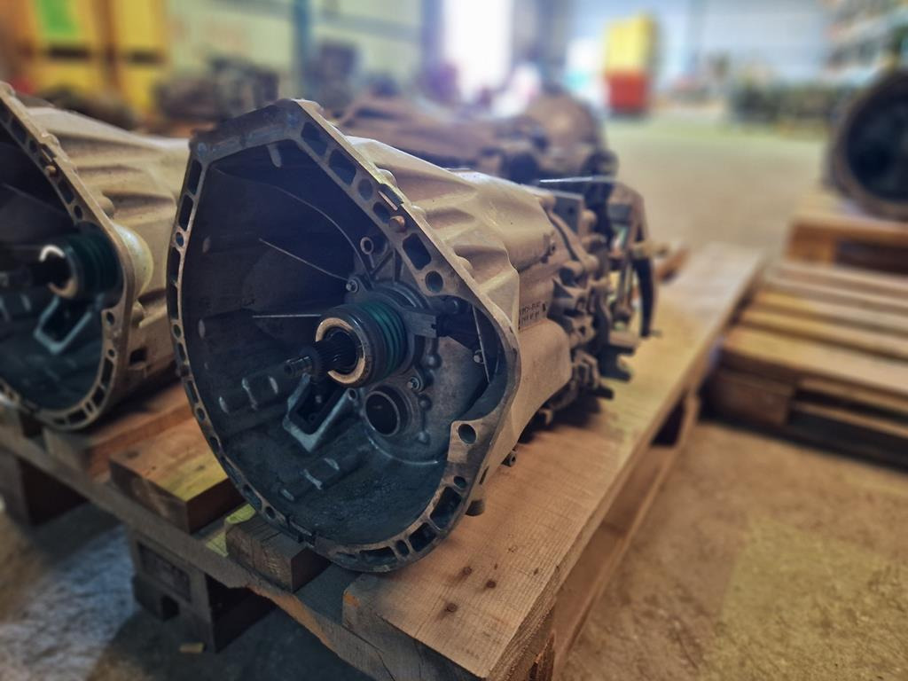 MERCEDES-BENZ SPRINTER 711651 - Versnellingsbak voor Vrachtwagen: afbeelding 1 MERCEDES-BENZ SPRINTER 711651 - Versnellingsbak voor Vrachtwagen: afbeelding 1