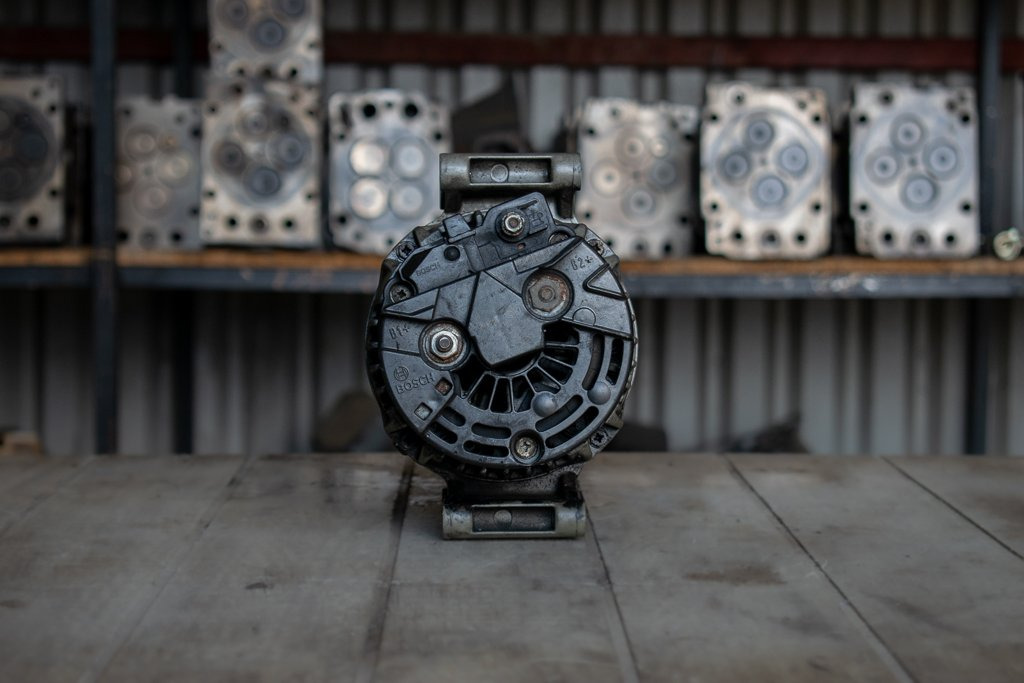 MERCEDES-BENZ SPRINTER CDI - Dynamo voor Vrachtwagen: afbeelding 2 MERCEDES-BENZ SPRINTER CDI - Dynamo voor Vrachtwagen: afbeelding 2