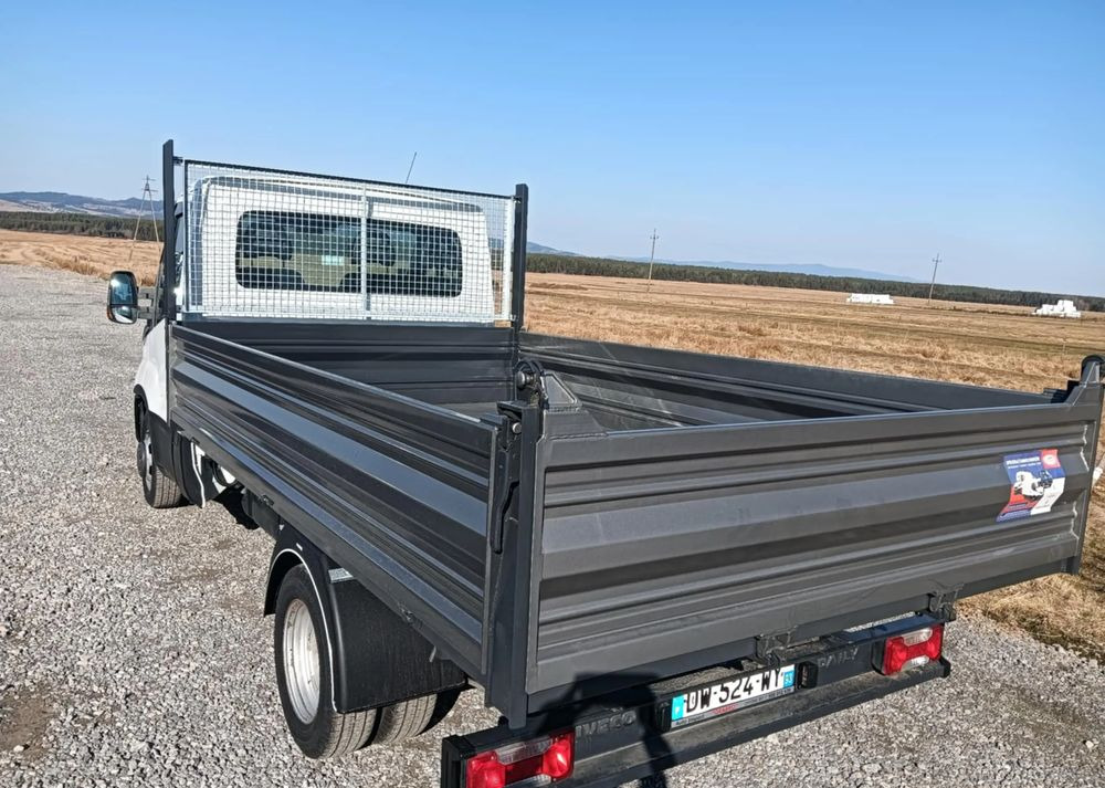 Iveco 35C15, 35C14, 35C13, 35C12 - Kipper bestelwagen: afbeelding 2 Iveco 35C15, 35C14, 35C13, 35C12 - Kipper bestelwagen: afbeelding 2