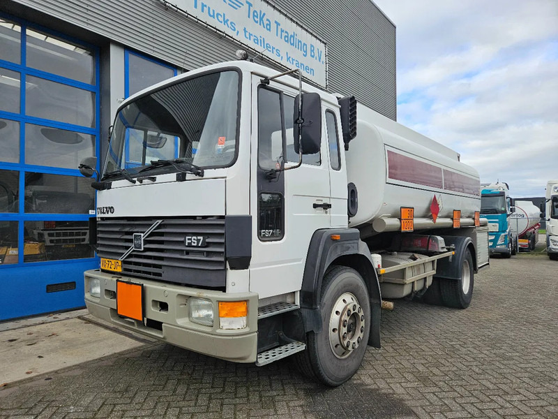 Volvo F S7 18 HOBUR 14.800 Liter 3 Compartments Steel Manual - Tankwagen: afbeelding 2 Volvo F S7 18 HOBUR 14.800 Liter 3 Compartments Steel Manual - Tankwagen: afbeelding 2