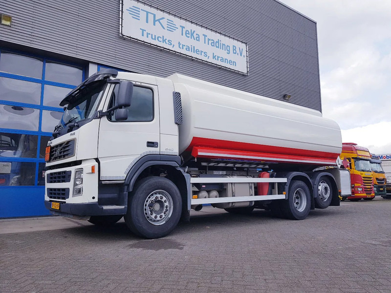 Volvo FM 9.340 Fuel 21.400 Liter 3 Comp Euro 3 - Tankwagen: afbeelding 1 Volvo FM 9.340 Fuel 21.400 Liter 3 Comp Euro 3 - Tankwagen: afbeelding 1