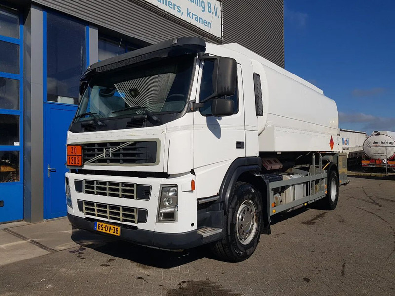 Volvo FM 9.340 Petrol, Diesel 17000 Ltr. 3 Compartementen - Tankwagen: afbeelding 1 Volvo FM 9.340 Petrol, Diesel 17000 Ltr. 3 Compartementen - Tankwagen: afbeelding 1