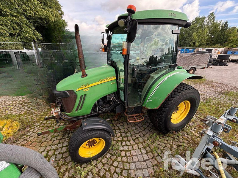 John Deere 4720 Kompakttraktor - Tractor: afbeelding 1 John Deere 4720 Kompakttraktor - Tractor: afbeelding 1