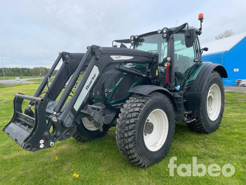 Valtra N154E Versu SmartTouch MR19 Valtra N154E Versu SmartTouch MR19 med frontlastare Quicke Q5M - Tractor: afbeelding 1 Valtra N154E Versu SmartTouch MR19 Valtra N154E Versu SmartTouch MR19 med frontlastare Quicke Q5M - Tractor: afbeelding 1