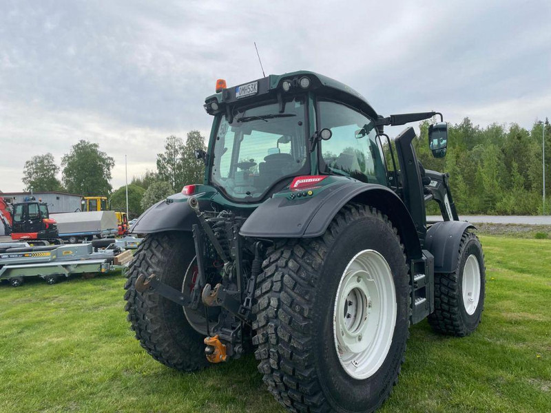 Valtra N154E Versu SmartTouch MR19 Valtra N154E Versu SmartTouch MR19 med frontlastare Quicke Q5M - Tractor: afbeelding 5 Valtra N154E Versu SmartTouch MR19 Valtra N154E Versu SmartTouch MR19 med frontlastare Quicke Q5M - Tractor: afbeelding 5