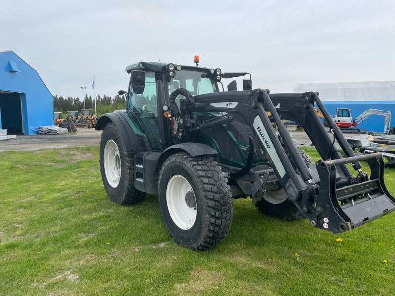 Valtra N154E Versu SmartTouch MR19 Valtra N154E Versu SmartTouch MR19 med frontlastare Quicke Q5M - Tractor: afbeelding 3 Valtra N154E Versu SmartTouch MR19 Valtra N154E Versu SmartTouch MR19 med frontlastare Quicke Q5M - Tractor: afbeelding 3