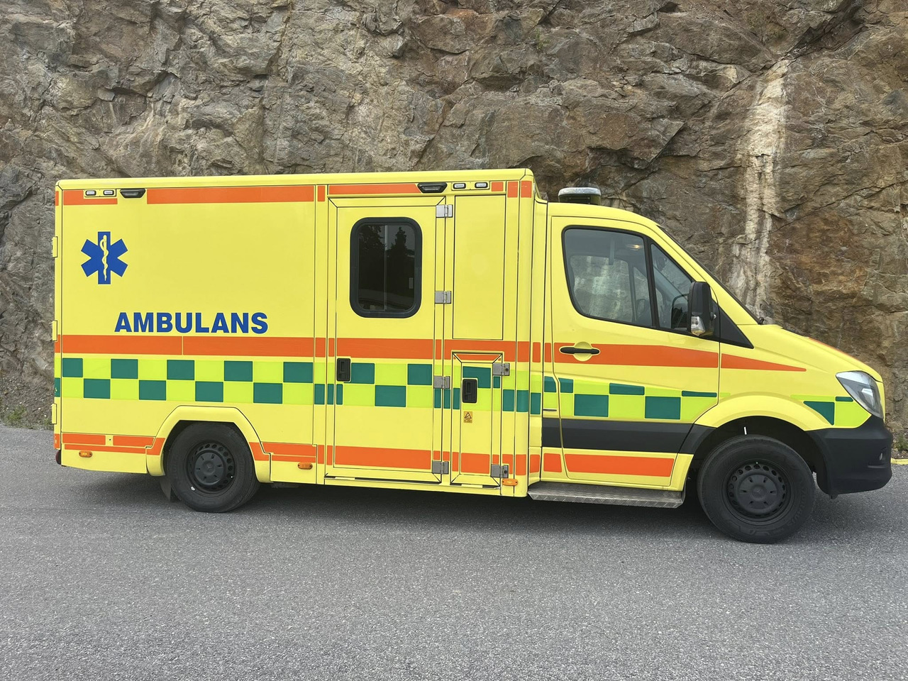 MERCEDES-BENZ Sprinter 319 - AMBULANCE / Krankenwagen / швидка допомога - Ambulance: afbeelding 5 MERCEDES-BENZ Sprinter 319 - AMBULANCE / Krankenwagen / швидка допомога - Ambulance: afbeelding 5