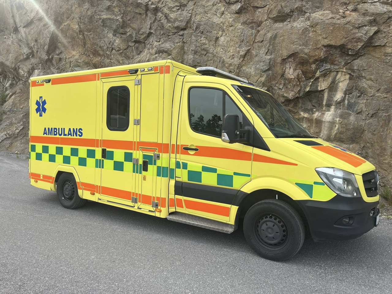 MERCEDES-BENZ Sprinter 319 - AMBULANCE / Krankenwagen / швидка допомога - Ambulance: afbeelding 4 MERCEDES-BENZ Sprinter 319 - AMBULANCE / Krankenwagen / швидка допомога - Ambulance: afbeelding 4