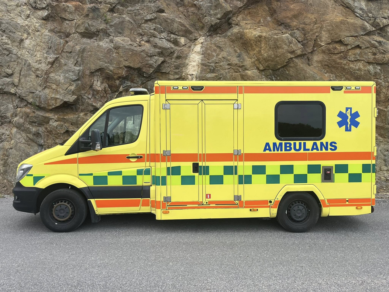 MERCEDES-BENZ Sprinter 319 - AMBULANCE / Krankenwagen / швидка допомога - Ambulance: afbeelding 2 MERCEDES-BENZ Sprinter 319 - AMBULANCE / Krankenwagen / швидка допомога - Ambulance: afbeelding 2