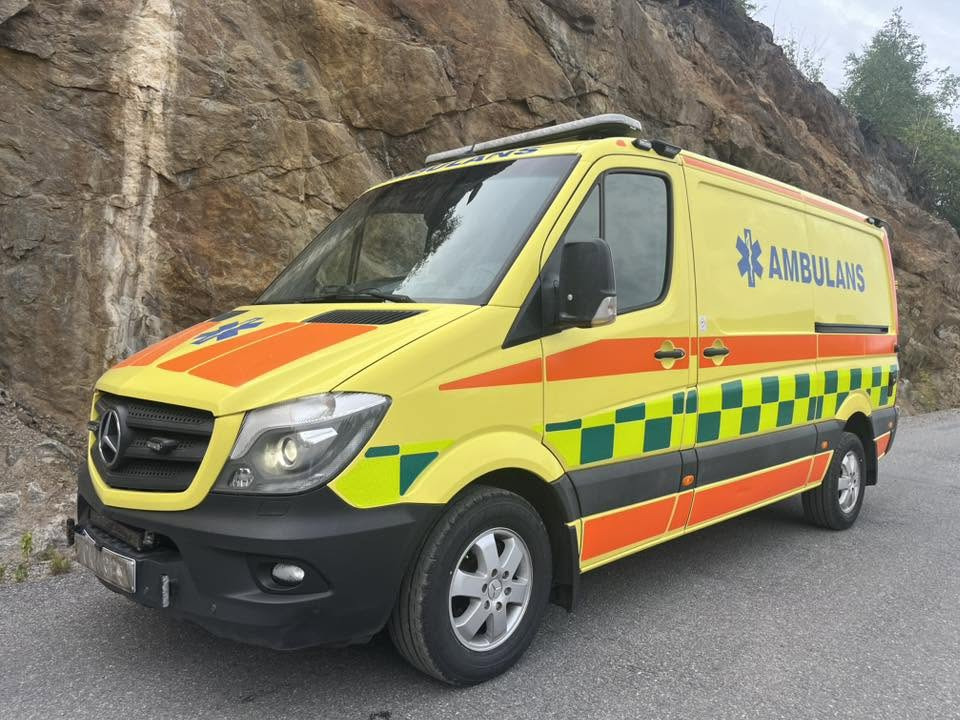 MERCEDES-BENZ Sprinter 319 - AMBULANCE - Ambulance: afbeelding 2 MERCEDES-BENZ Sprinter 319 - AMBULANCE - Ambulance: afbeelding 2