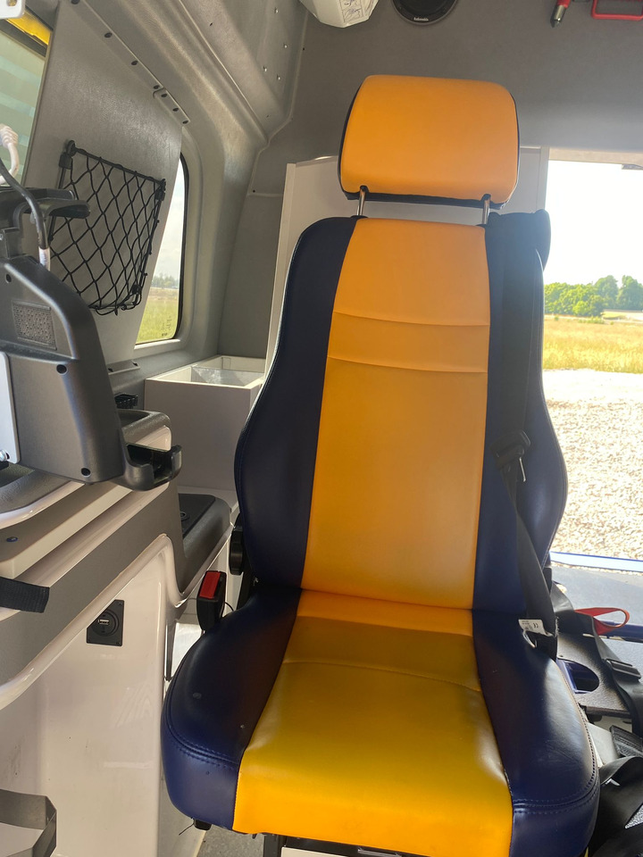 Leasing MERCEDES-BENZ Vito 119 4x4 - Ambulans / AMBULANCE MERCEDES-BENZ Vito 119 4x4 - Ambulans / AMBULANCE: afbeelding 13 Leasing MERCEDES-BENZ Vito 119 4x4 - Ambulans / AMBULANCE MERCEDES-BENZ Vito 119 4x4 - Ambulans / AMBULANCE: afbeelding 13