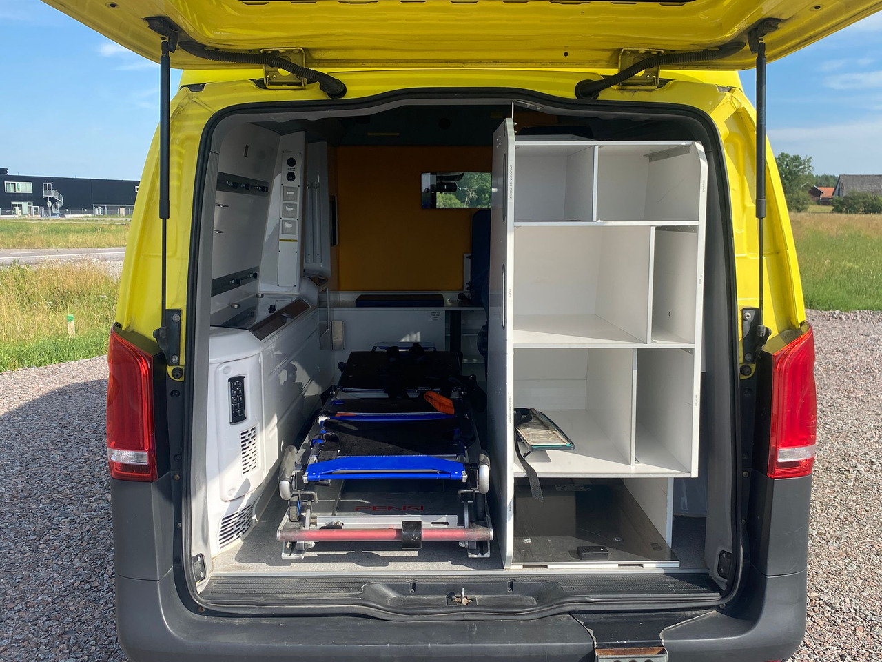 Leasing MERCEDES-BENZ Vito 119 4x4 - Ambulans / AMBULANCE MERCEDES-BENZ Vito 119 4x4 - Ambulans / AMBULANCE: afbeelding 7 Leasing MERCEDES-BENZ Vito 119 4x4 - Ambulans / AMBULANCE MERCEDES-BENZ Vito 119 4x4 - Ambulans / AMBULANCE: afbeelding 7