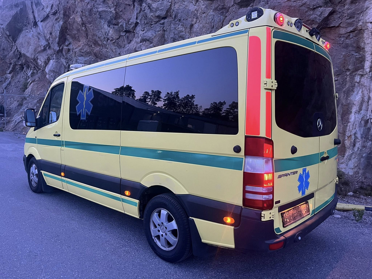 Mercedes-Benz Sprinter 316 - 2 stretcher AMBULANCE / Krankenwagen / Швидка допомога - Ambulance: afbeelding 4 Mercedes-Benz Sprinter 316 - 2 stretcher AMBULANCE / Krankenwagen / Швидка допомога - Ambulance: afbeelding 4