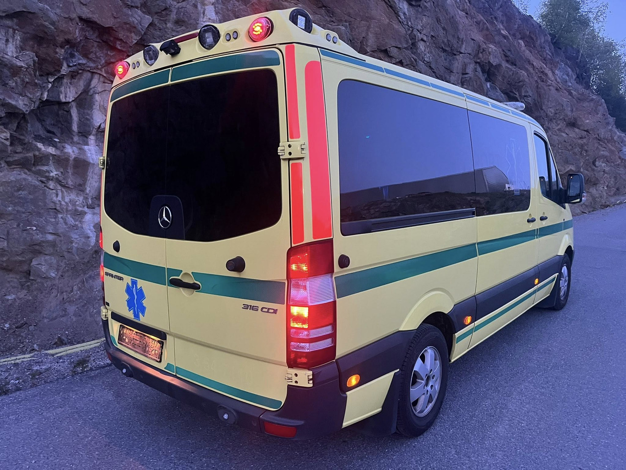 Mercedes-Benz Sprinter 316 - 2 stretcher - Ambulance: afbeelding 2 Mercedes-Benz Sprinter 316 - 2 stretcher - Ambulance: afbeelding 2