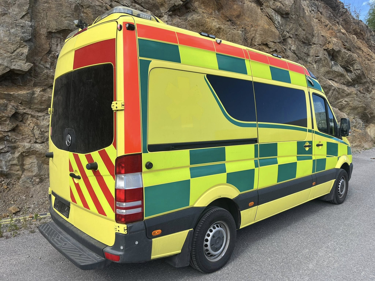 Mercedes-Benz Sprinter 319 - AMBULANCE / Krankenwagen / Ambulancia - Ambulance: afbeelding 3 Mercedes-Benz Sprinter 319 - AMBULANCE / Krankenwagen / Ambulancia - Ambulance: afbeelding 3