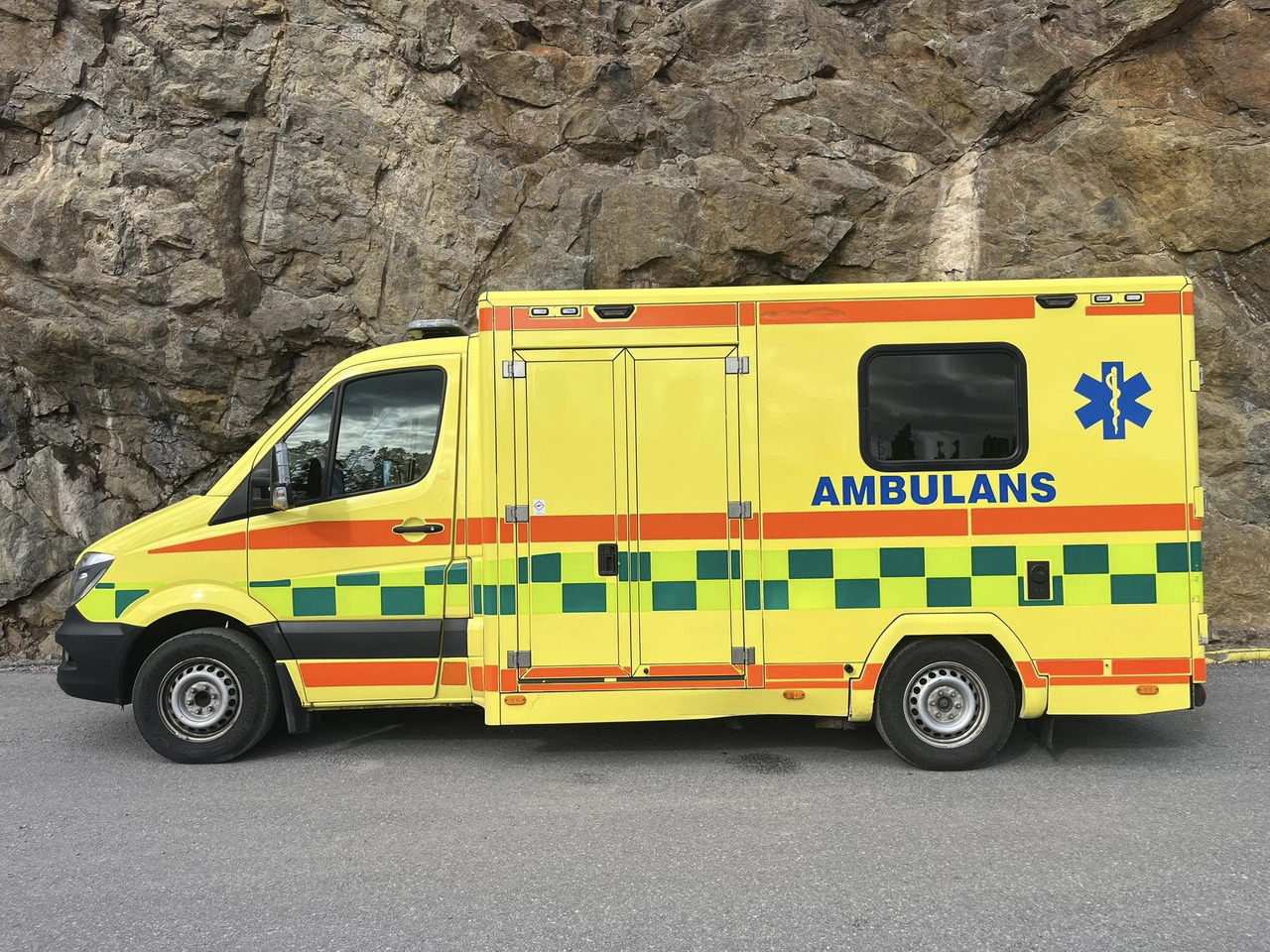 Mercedes-Benz Sprinter 319 - AMBULANCEBOX / Krankenwagen / ambulance - Ambulance: afbeelding 1 Mercedes-Benz Sprinter 319 - AMBULANCEBOX / Krankenwagen / ambulance - Ambulance: afbeelding 1
