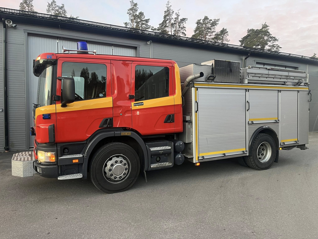 SCANIA P94GB 4x2 NZ310 - Fire engine - Brandweerwagen: afbeelding 1 SCANIA P94GB 4x2 NZ310 - Fire engine - Brandweerwagen: afbeelding 1