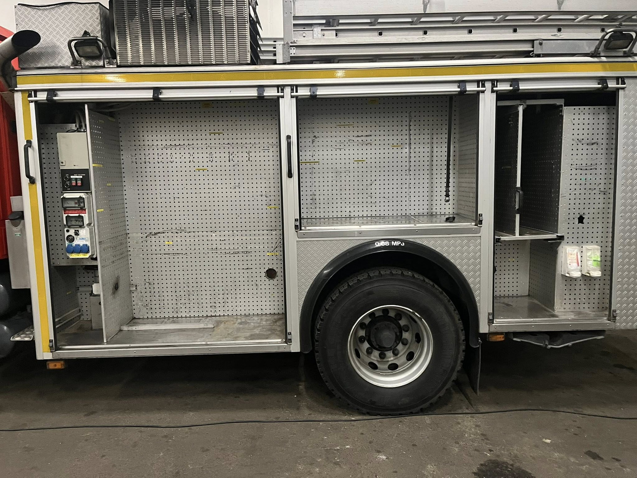 SCANIA P94GB 4x2 NZ310 - Fire engine - Brandweerwagen: afbeelding 2 SCANIA P94GB 4x2 NZ310 - Fire engine - Brandweerwagen: afbeelding 2