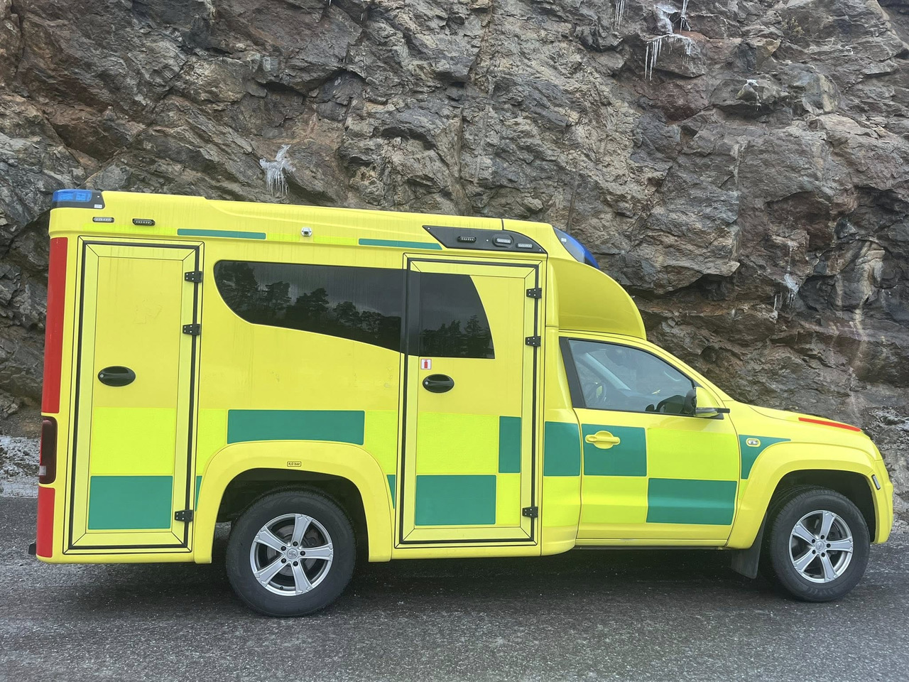 VOLKSWAGEN Amarok 4motion - AMBULANCE / ambulanse / ambulanssi - Ambulance: afbeelding 4 VOLKSWAGEN Amarok 4motion - AMBULANCE / ambulanse / ambulanssi - Ambulance: afbeelding 4