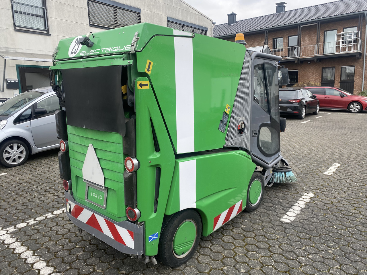 TENNANT Green Machines 500 ZE electric 500 ZE - Veegwagen: afbeelding 2 TENNANT Green Machines 500 ZE electric 500 ZE - Veegwagen: afbeelding 2