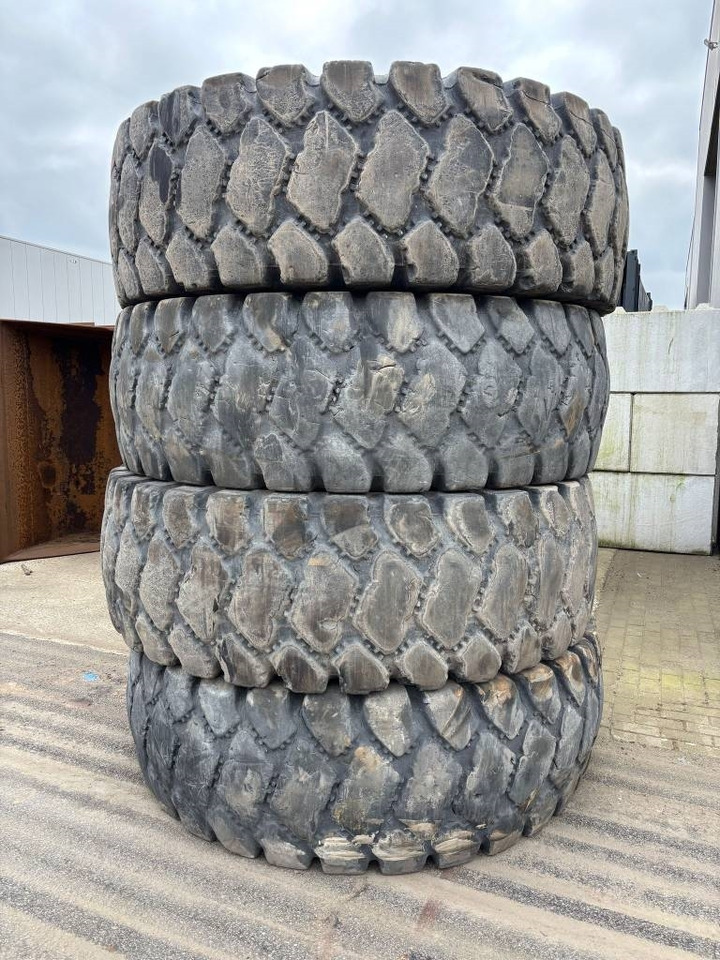 Bridgestone 24.00R35 (4pcs) - Band voor Bouwmachine: afbeelding 1 Bridgestone 24.00R35 (4pcs) - Band voor Bouwmachine: afbeelding 1