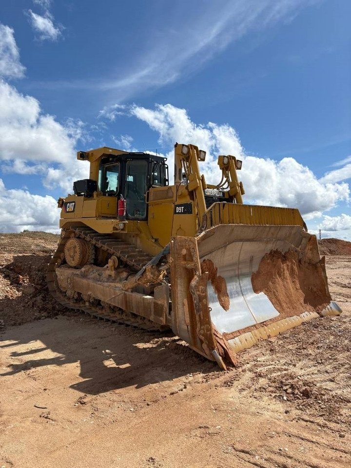 CAT D 9 T (CE Certified / New Undercarriage) - Bulldozer: afbeelding 1 CAT D 9 T (CE Certified / New Undercarriage) - Bulldozer: afbeelding 1