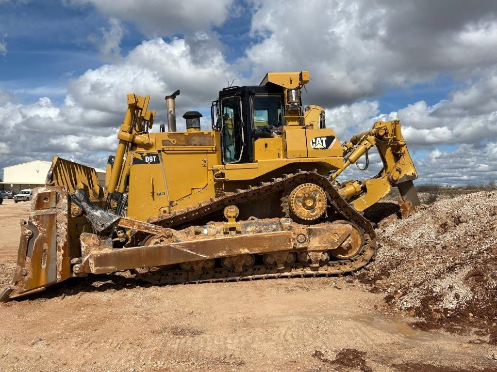 CAT D 9 T (CE Certified / New Undercarriage) - Bulldozer: afbeelding 2 CAT D 9 T (CE Certified / New Undercarriage) - Bulldozer: afbeelding 2