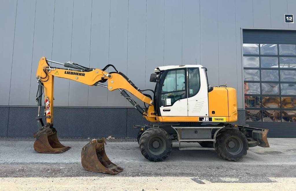 Liebherr A 912 Compact (2 Buckets) - Mobiele graafmachine: afbeelding 1 Liebherr A 912 Compact (2 Buckets) - Mobiele graafmachine: afbeelding 1
