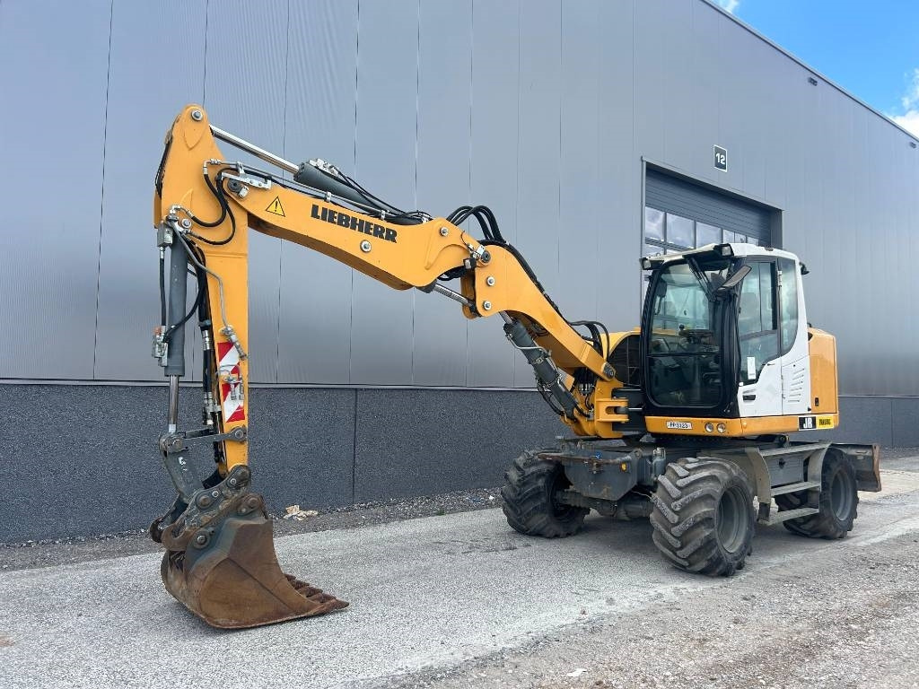 Liebherr A 912 Compact (2 Buckets) - Mobiele graafmachine: afbeelding 2 Liebherr A 912 Compact (2 Buckets) - Mobiele graafmachine: afbeelding 2